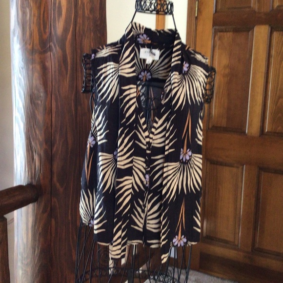 Everly Tops - Everly sleeveless blouse, Size Small